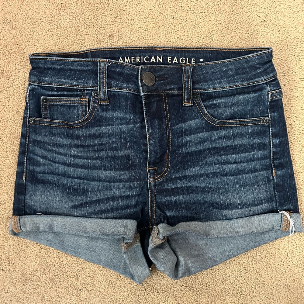 Woman’s size 4 American Eagle denim shorts.